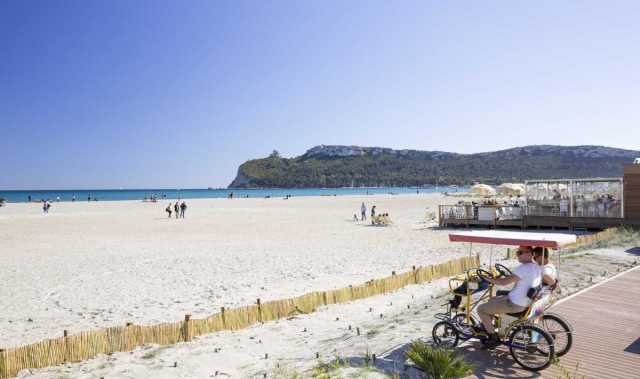 Al via il servizio di accompagnamento al Poetto per gli anziani