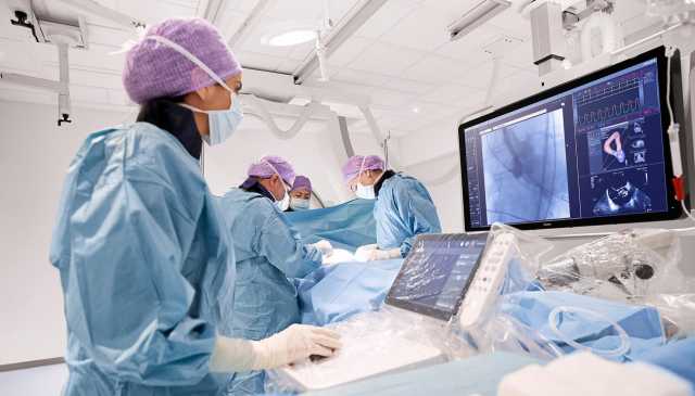 Torino, è in fin di vita: si sposa in ospedale, poi lo salvano con un trapianto