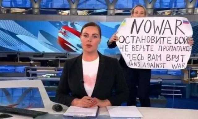 Arrestata dalla polizia russa la giornalista del blitz in Tv col cartello 