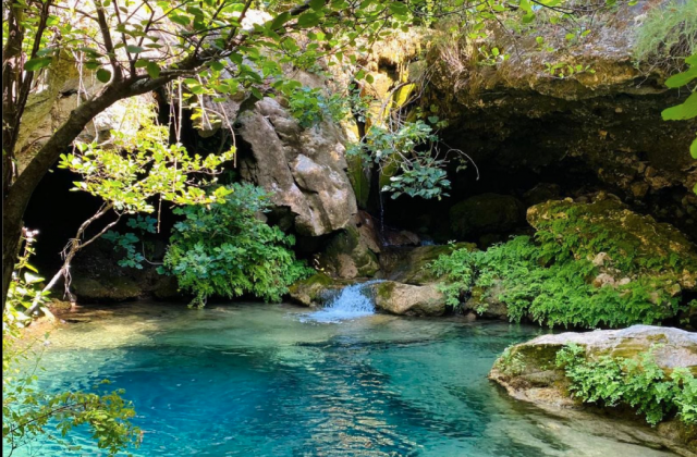 Ussassai, piscina naturale presa d'assalto è polemica: "Chiuso per sovraffollamento"