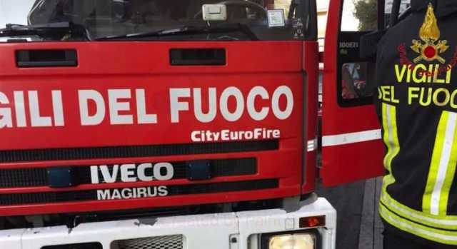 Milano, incendio in una casa: trovata donna carbonizzata