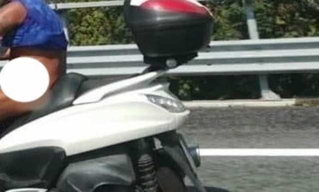 nudo in autostrada