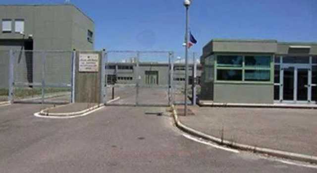 Ennesima aggressione in carcere: detenuto colpisce al volto l'ispettore con un pugno