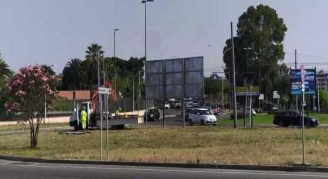 Cagliari, rimossi 40 cartelloni pubblicitari abusivi: "Mettevano a rischio gli automobilisti"