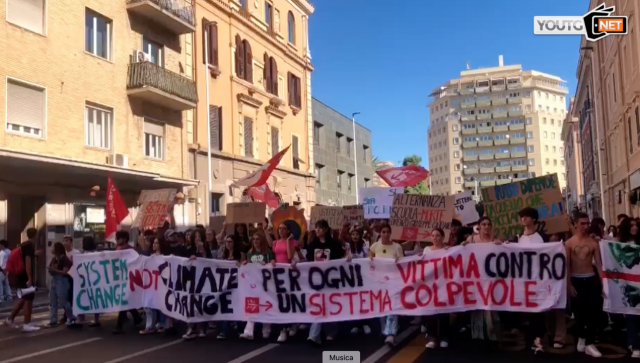 Sciopero per il clima, trecento giovani in corteo a Cagliari (Video)