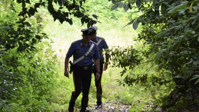 Carbonia, aggredisce uno studente al parco e gli ruba il cellulare