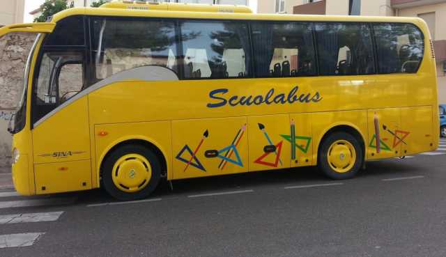 Sette milioni ai Comuni sardi per il trasporto degli studenti, Solinas: 