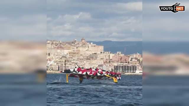 Luna Rossa in navigazione 