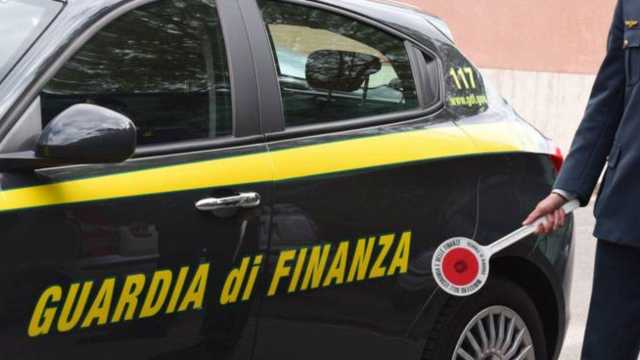 guardia di finanza auto