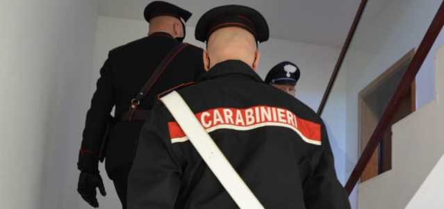 Sorpresi con l'eroina, una siringa pronta all'uso e materiale per il confezionamento: arrestati a Portoscuso