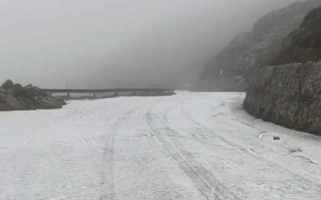 Risveglio bianco per il Bruncu Spina coperto dalla neve stamattina