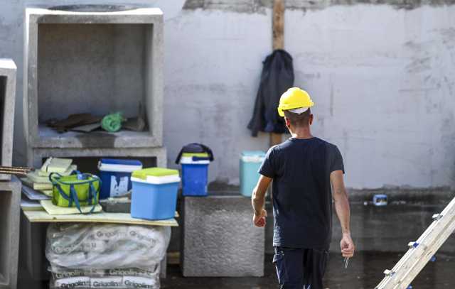 Calabria, operaio morto sul lavoro: schiacciato da un camion durante una riparazione 