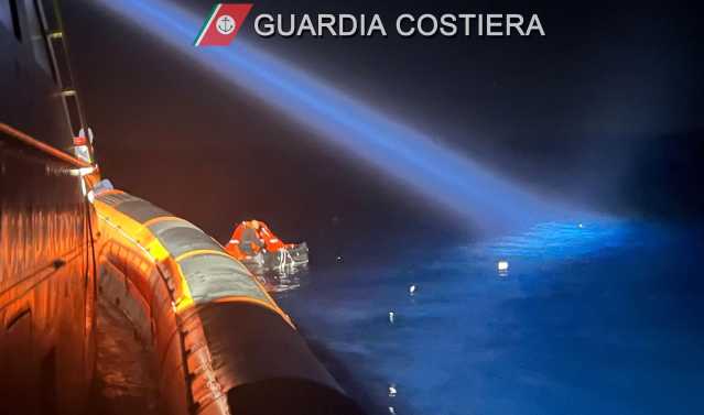 Cagliari, aperta un'inchiesta sul peschereccio affondato: rischio inquinamento