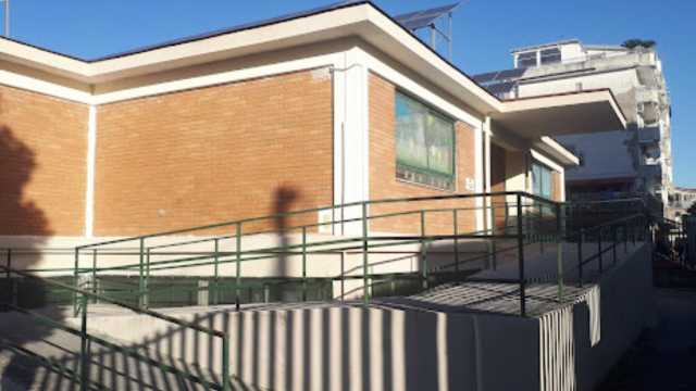 Scuola elementare "De Curtis"