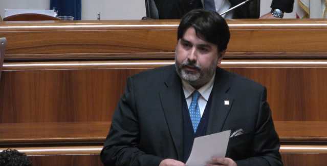Mozione di sfiducia contro Solinas, nel mirino anche l’assessore alla Sanità