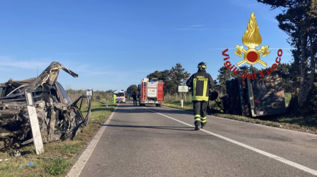 Terribile schianto furgone-auto a Riola Sardo: un morto e un ferito