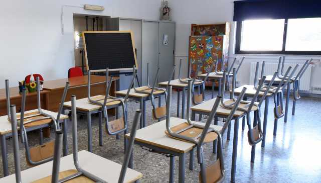 scuola aula vuota