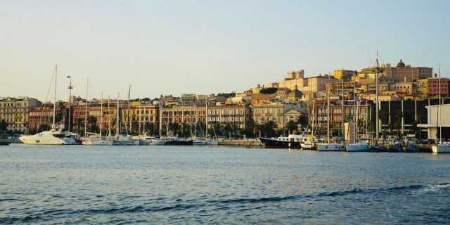 Cagliari Vista Dal Mare Foto Dal Progetto Alla Fonda Di Marco Cadinu