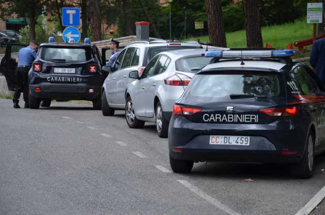 Villamassargia, perseguita l'ex compagna: lei fugge e si rifugia in una scuola