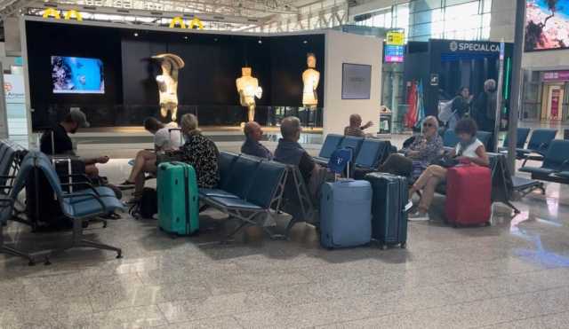 Aerei, dodici voli cancellati a Cagliari e sit-in dei lavoratori: lo sciopero anche nell'Isola