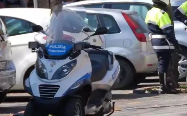 Travolte da un'auto sul marciapiede a Pirri: gravi due donne 
