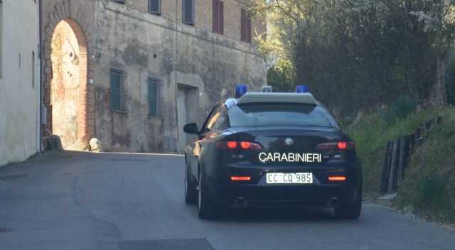 Cagliari, passeggiava armato di accetta e martello: denunciato a Su Planu