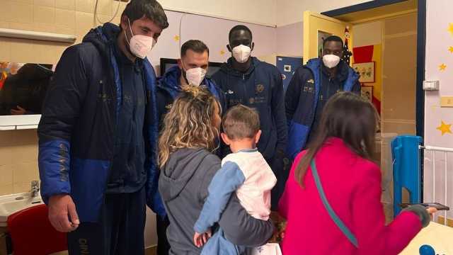 DINAMO VISITA LA PEDIATRIA