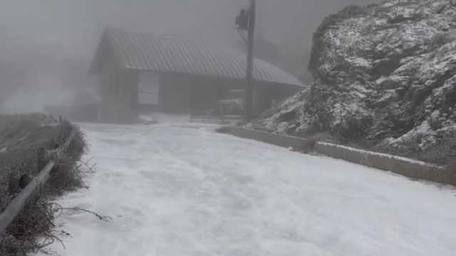 La neve è arrivata in Sardegna, primi fiocchi della stagione sul Bruncu Spina