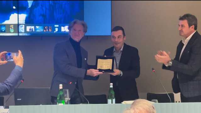 Ha lavorato per la Marvel e vive in Sardegna: regista premio Oscar premiato a Cagliari