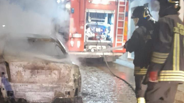 Orgosolo, in fiamme nella notte l’auto di un libero professionista
