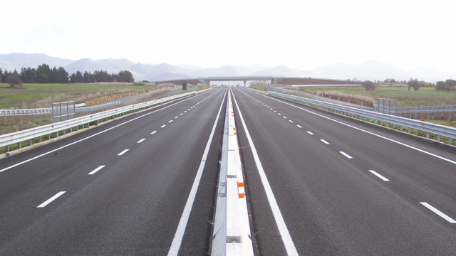 Auto in avaria, chiusa temporaneamente al traffico la 131