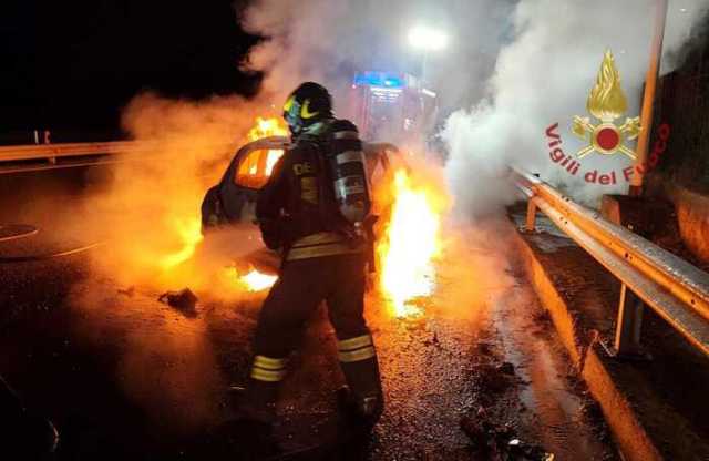 Auto In Fiamme