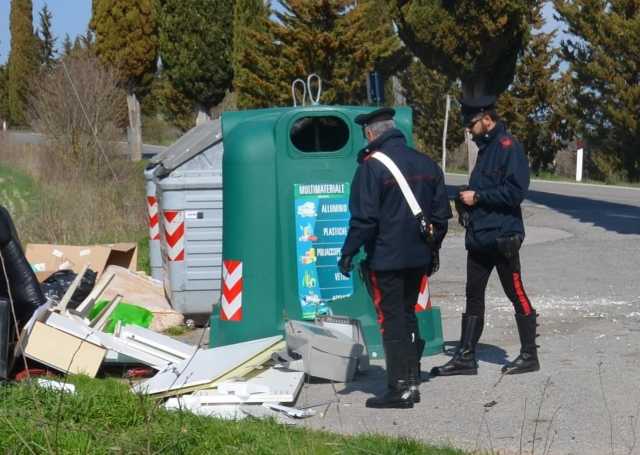 Carabinieri e rifiuti