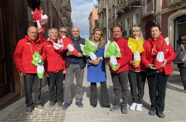 Cagliari, 13mila uova di Pasqua nelle vie dello shopping contro leucemie e linfomi