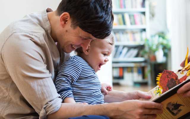 In Italia il primo figlio a 36 anni: i papà italiani sono i più vecchi d'Europa