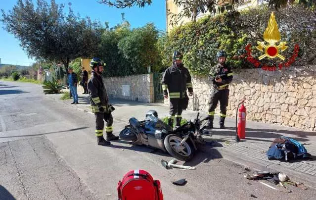 Auto contro moto ad Alghero, ferito il centauro: intervengono i vigili del fuoco