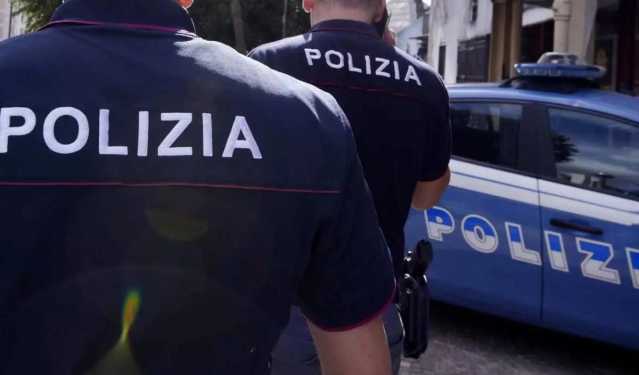 Tenta di uccidere l'ex con l'auto a Carbonia: lei era al telefono con il 112 durante lo schianto