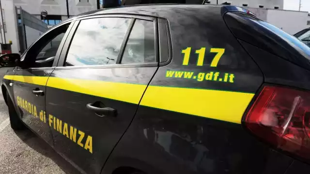 Ingoia dosi di cocaina per sfuggire al controllo antidroga: muore un 27enne a Roma