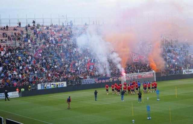 Il Cagliari chiede l'aiuto dei tifosi in vista della gara col Sassuolo: allenamento a porte aperte 