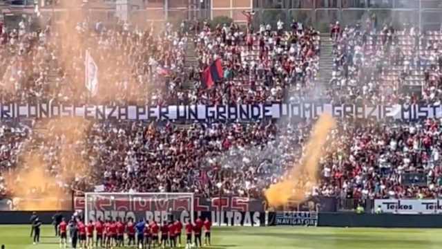 "Porta la tua sciarpa e coloriamo lo stadio di rossoblù": stasera l'ultimo match con Ranieri