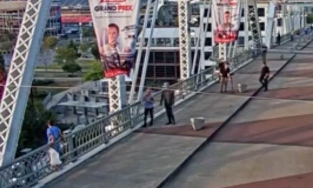 Un frame del video 