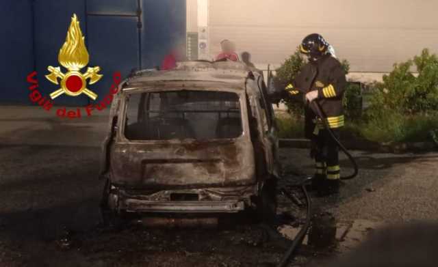 Telti Auto Bruciata
