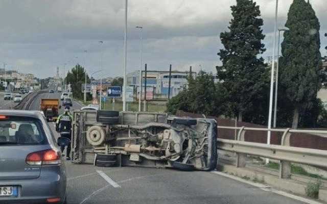 Auto Ribaltata Asse Mediano