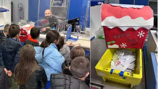 Consegna Delle Letterine A Babbo Natale Allufficio Postale Di Escalaplano 1