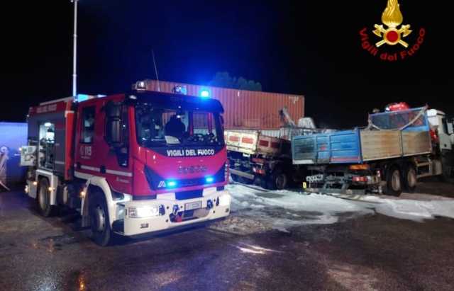 Incendio Camion Vvf Elmas