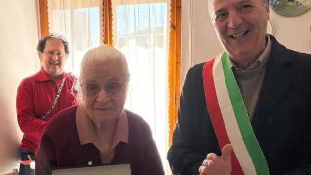 La Centenaria Maria Giusta Carta Insieme AllAssessore Franceschi