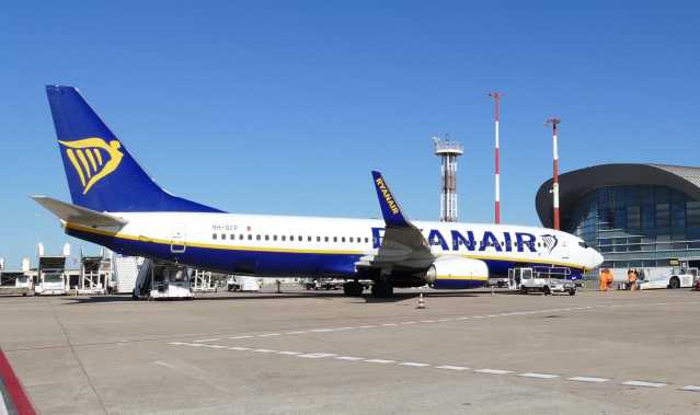Ryanair Volo Aeeroporto Di Elmas 