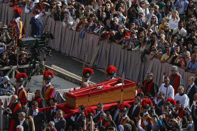Morte di papa Francesco, anche a Cagliari si possono inviare le condoglianze a Roma