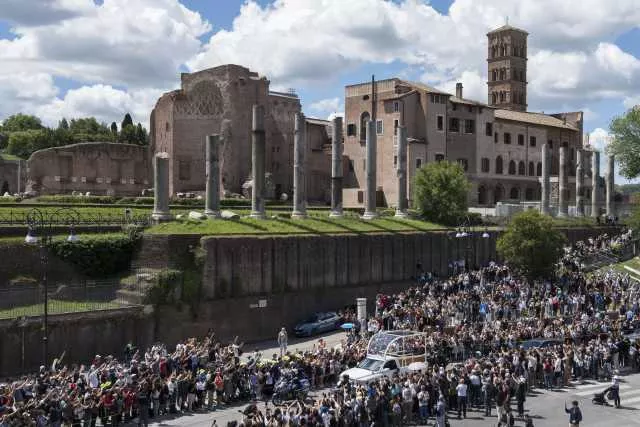 Funerali del Papa, 400mila persone in piazza San Pietro: 