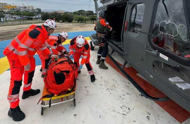 Sant'Antioco, 58enne soccorsa su una nave al largo: volo d'urgenza al Brotzu